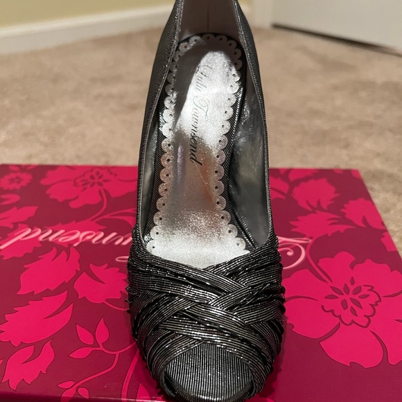 Lulu Townsend Heels - Picture 7 of 8